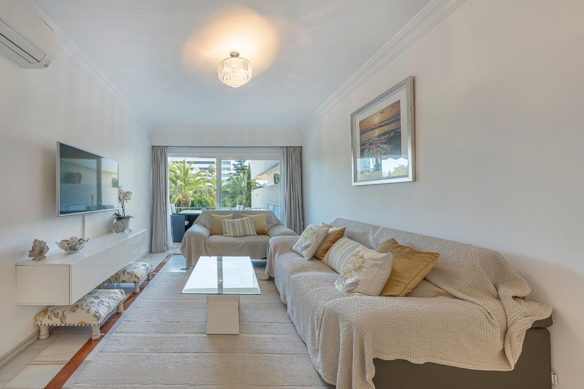 Luxury In With Parking And Pool Apartament