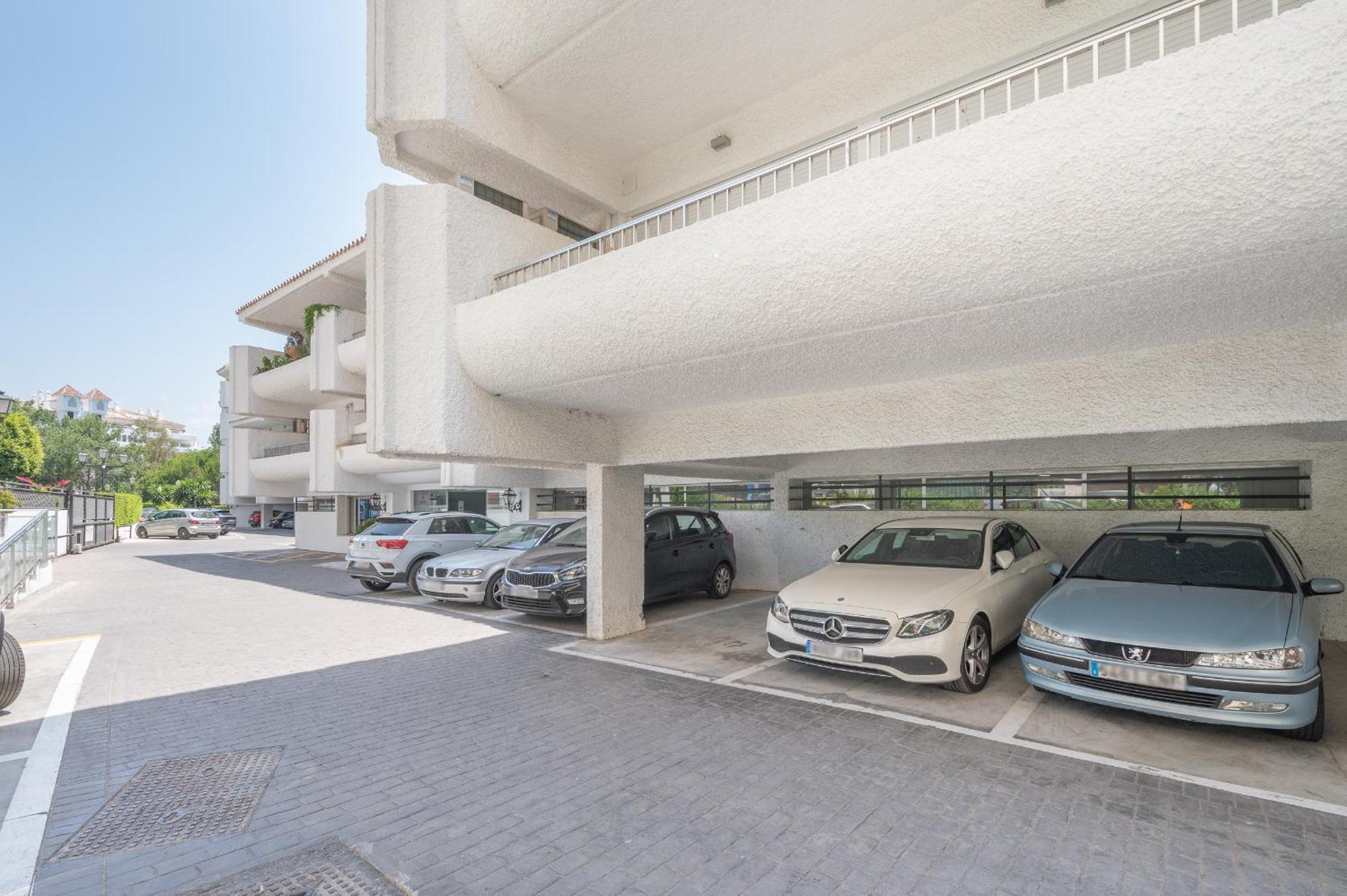 Luxury In With Parking And Pool * Marbella