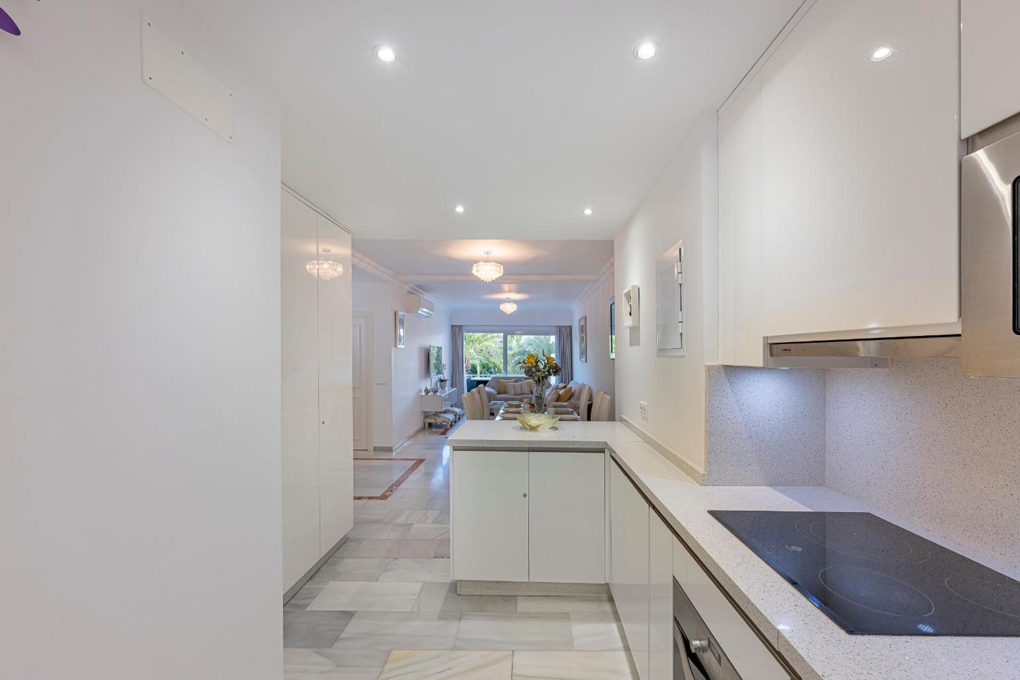 Luxury In With Parking And Pool Marbella