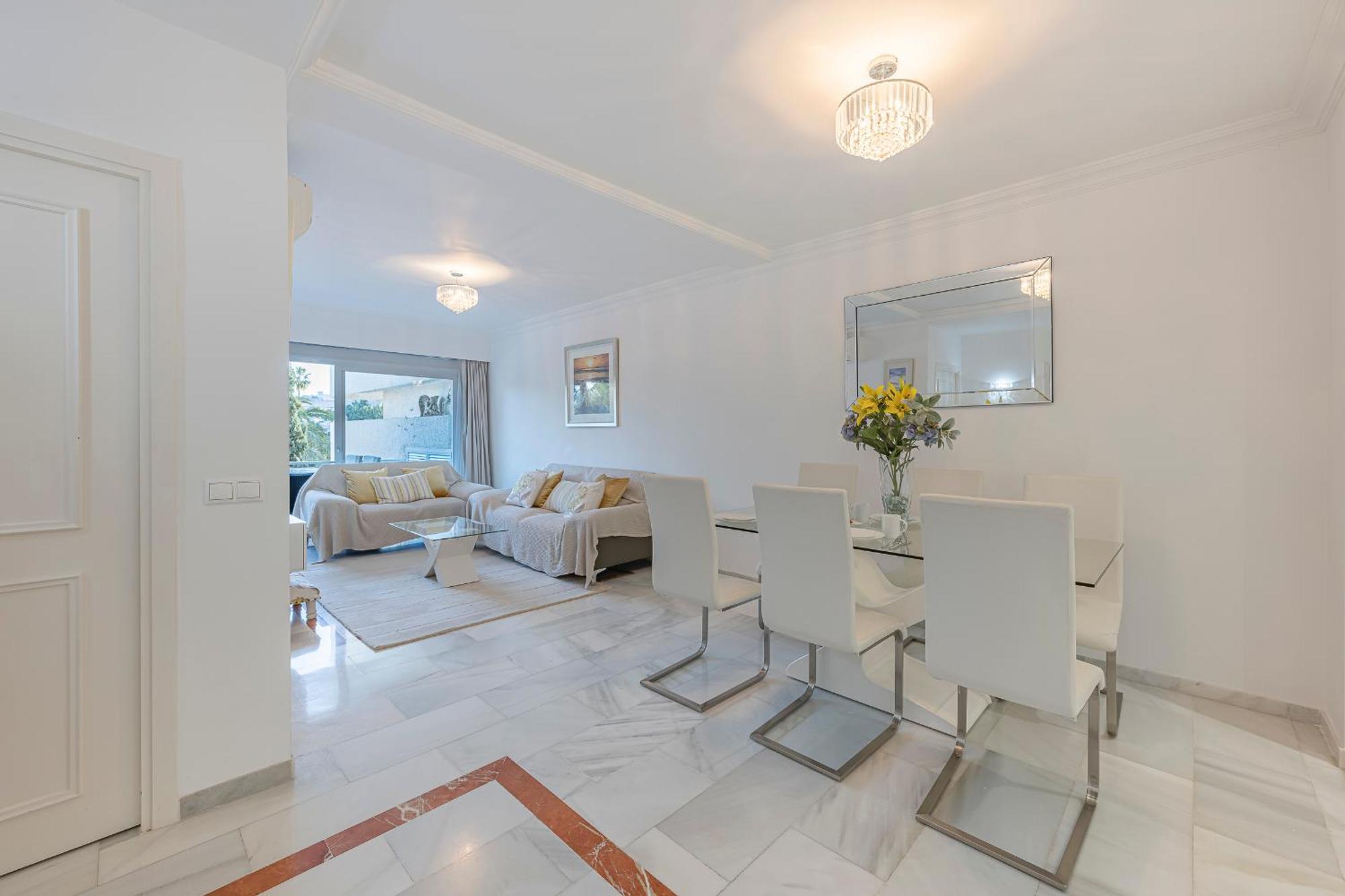 Luxury In With Parking And Pool *