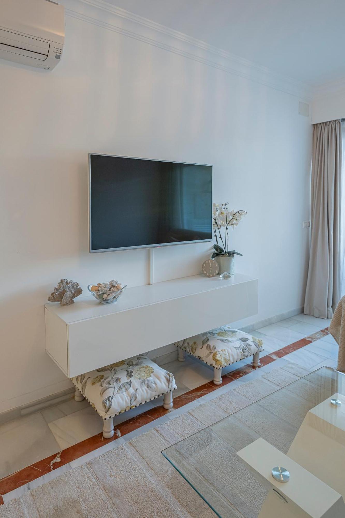 Apartment Luxury In With Parking And Pool