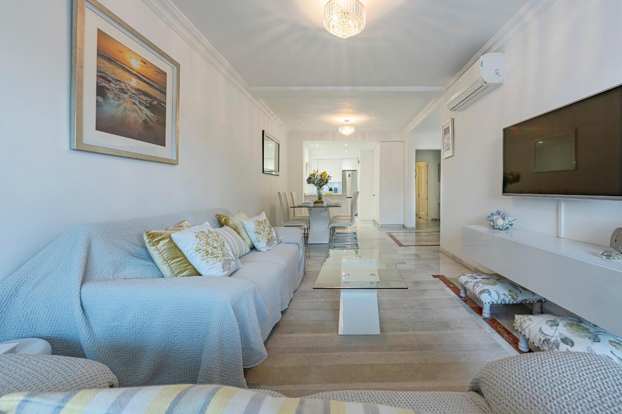 Luxury In With Parking And Pool *