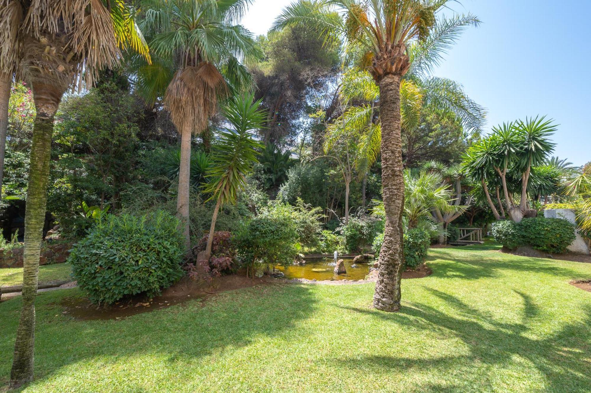 Apartment Luxury In With Parking And Pool