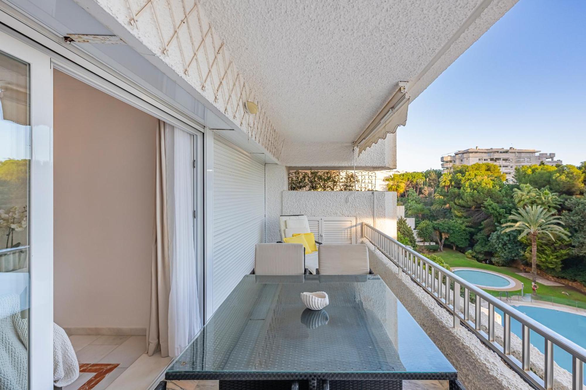 Luxury In With Parking And Pool Marbella