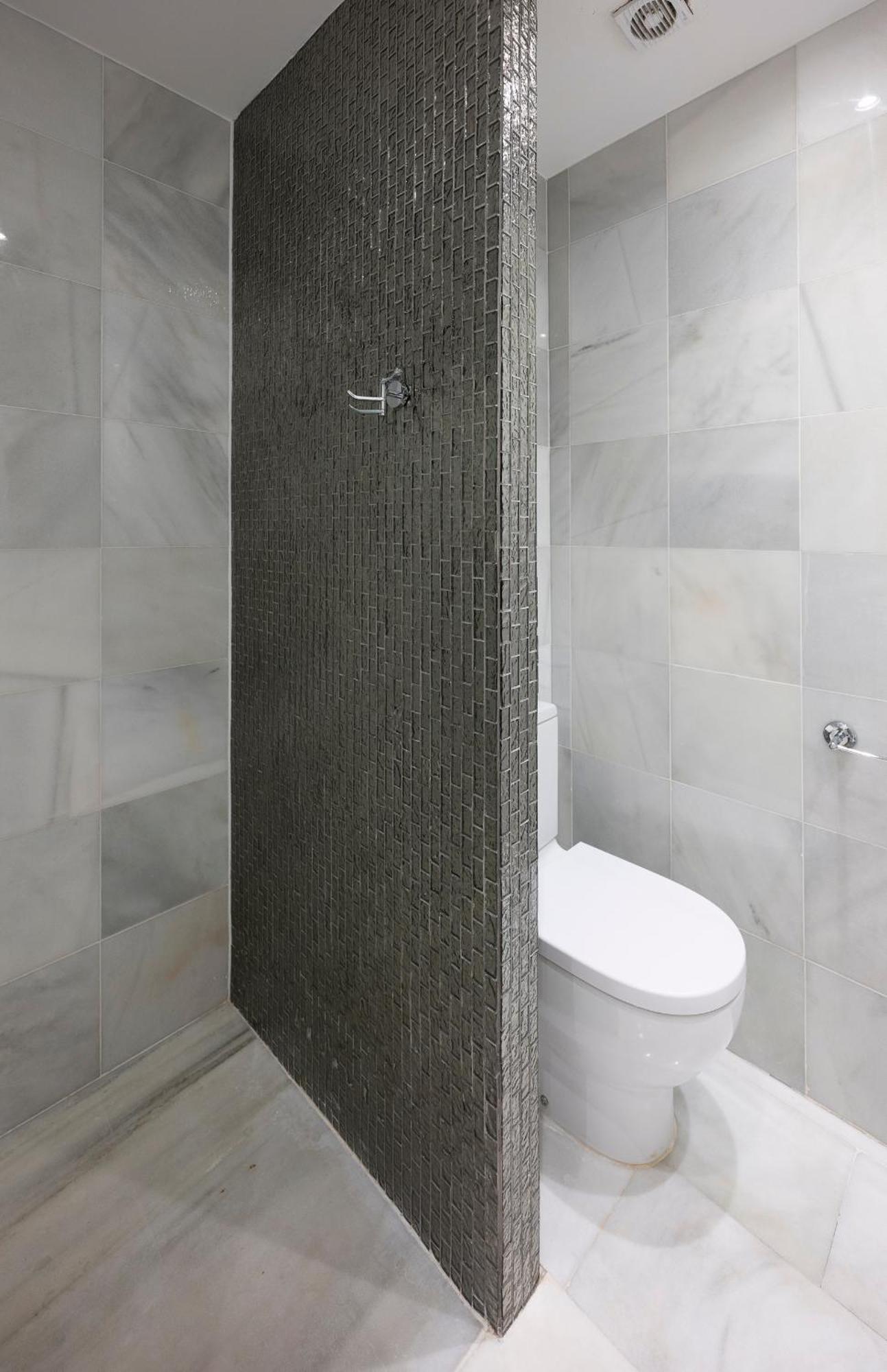 Luxury In With Parking And Pool Apartment