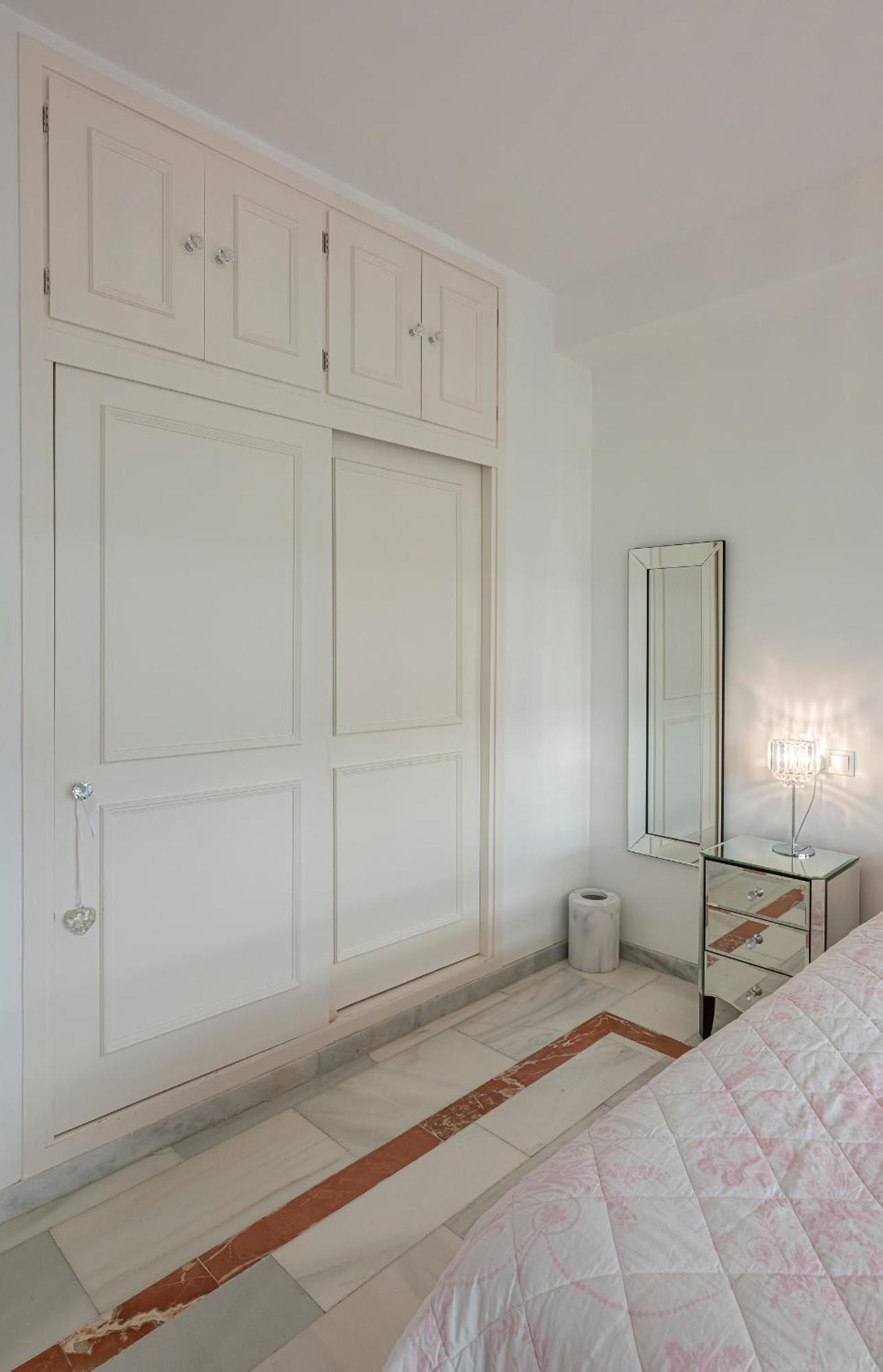 Apartment Luxury In With Parking And Pool *