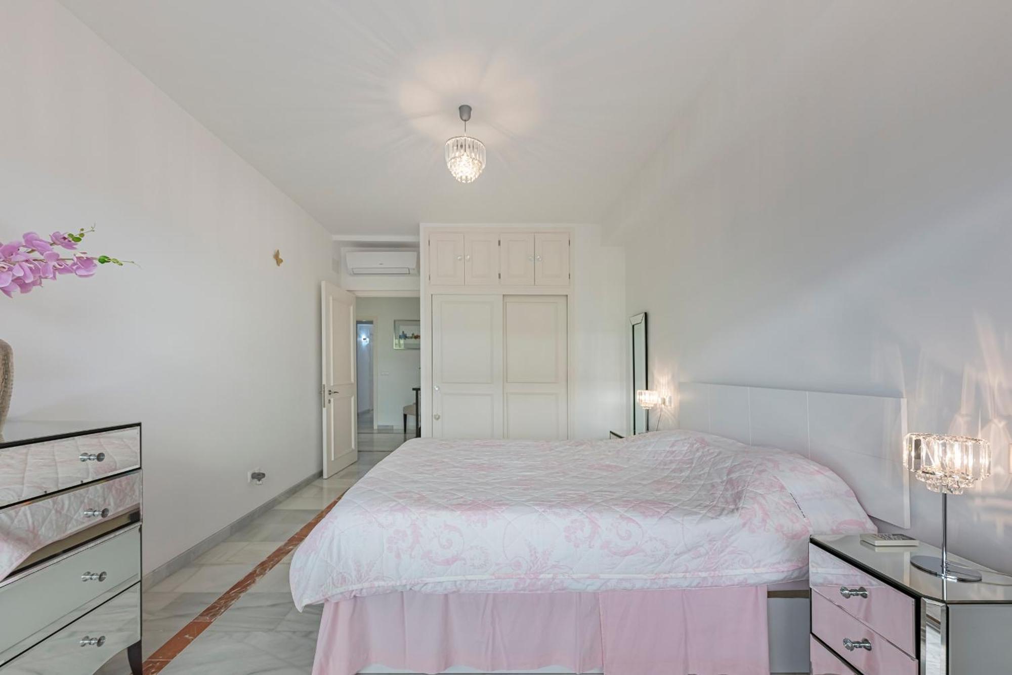 Luxury In With Parking And Pool Apartment Marbella