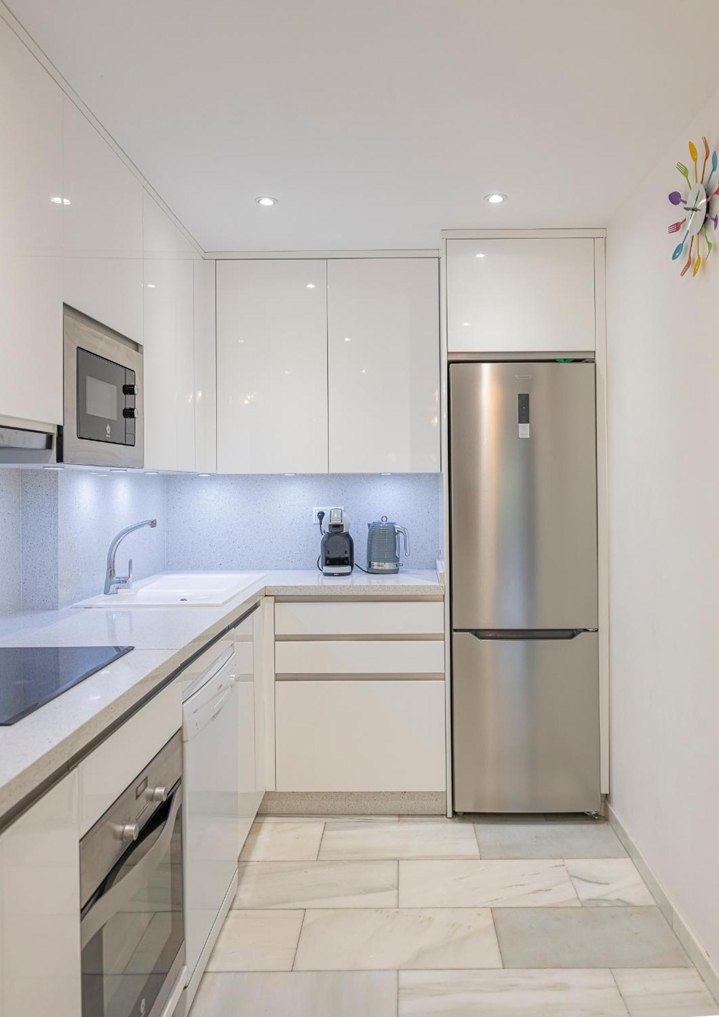 Apartment Luxury In With Parking And Pool *